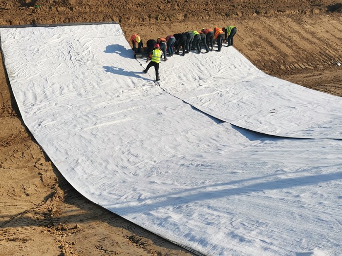 Construction of Bentonite Waterproof Blanket for River Treatment